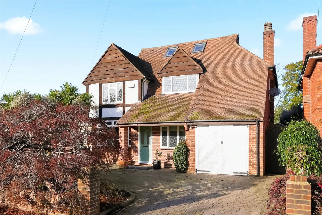 5 bed house for sale — Hawkewood Road, Lower Sunbury, TW16 6HL