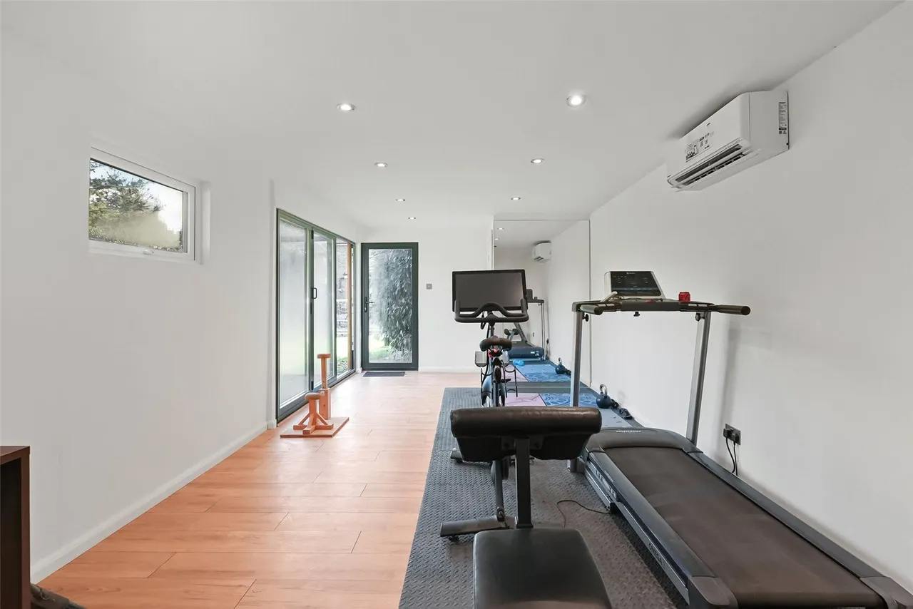 Hawkewood Road, Lower Sunbury, TW16 6HL, photo 24