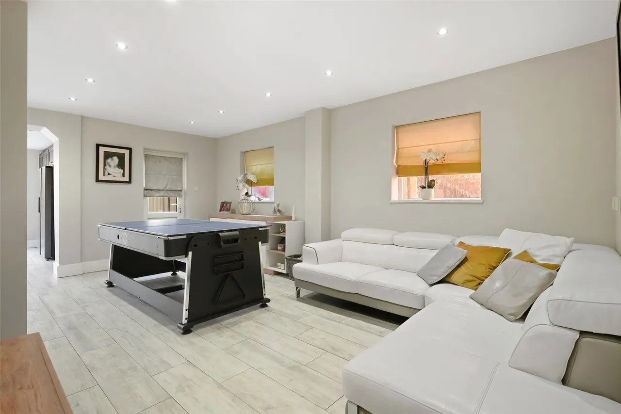 Hawkewood Road, Lower Sunbury, TW16 6HL, photo 4