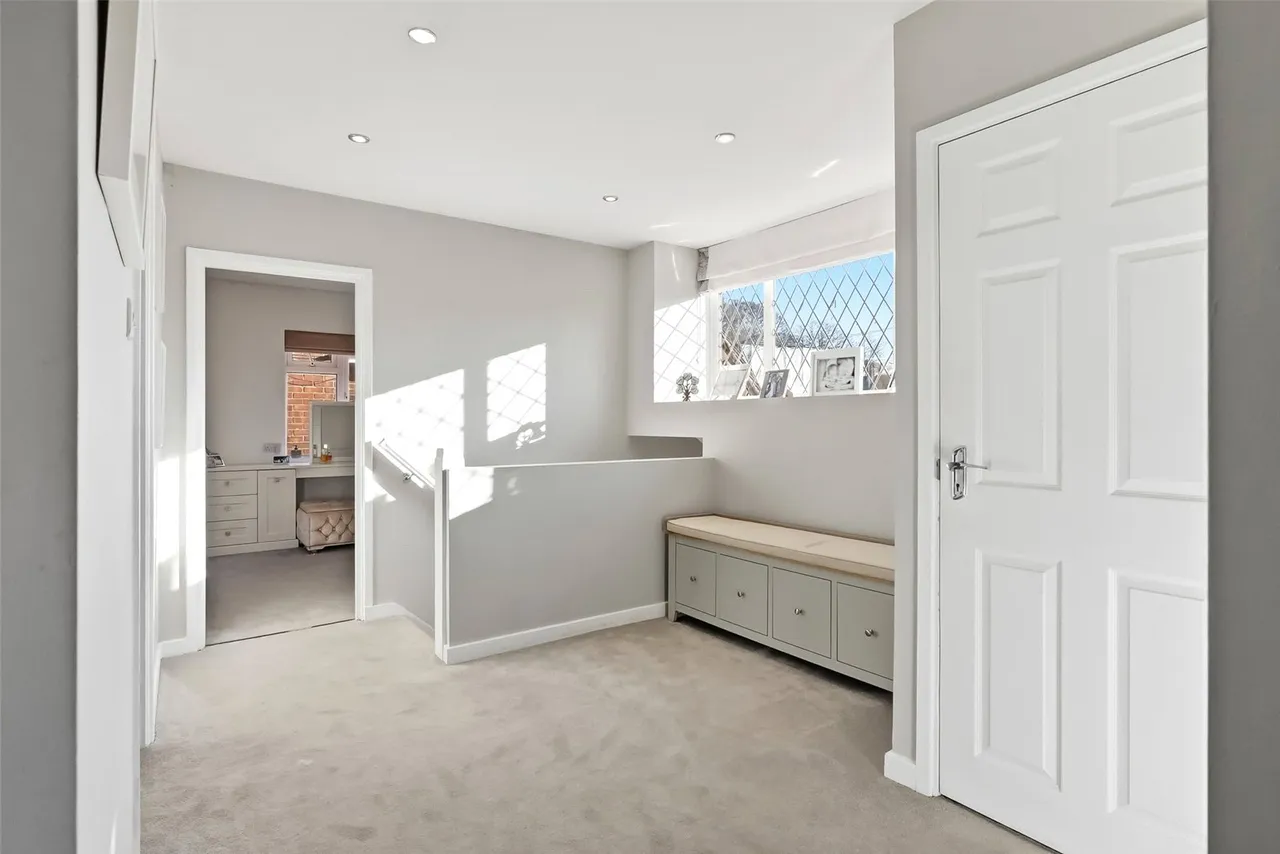 Hawkewood Road, Lower Sunbury, TW16 6HL, photo 13