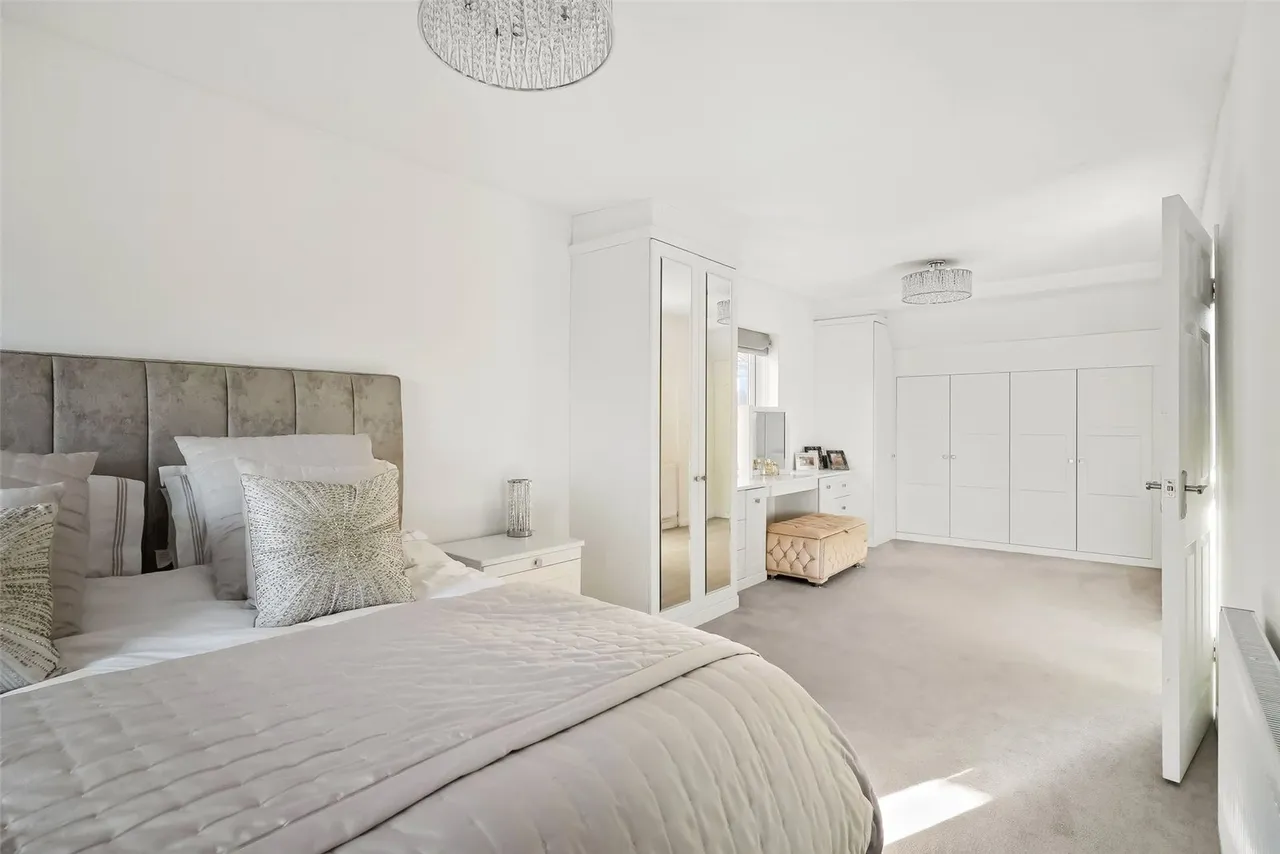 Hawkewood Road, Lower Sunbury, TW16 6HL, photo 12