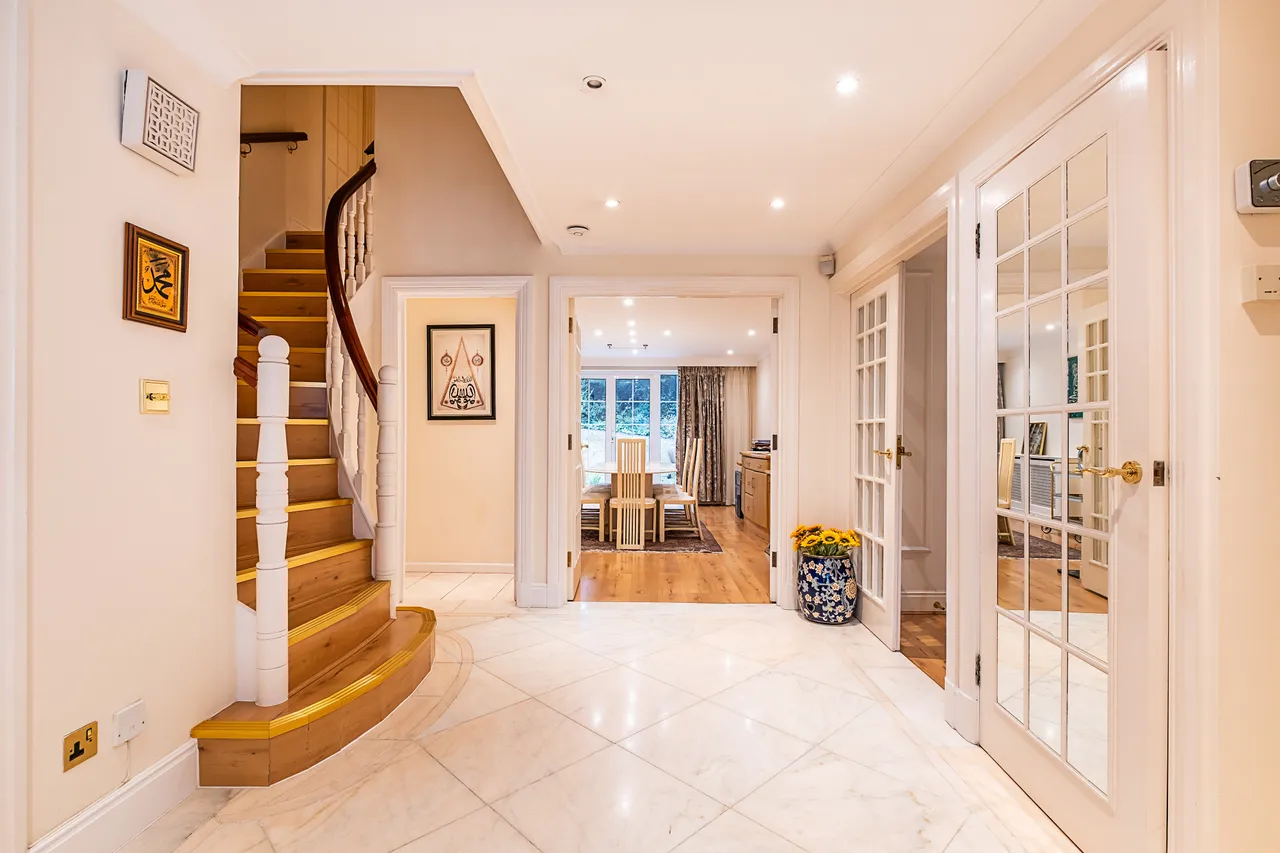 Lincoln Avenue, London, SW19, photo 2