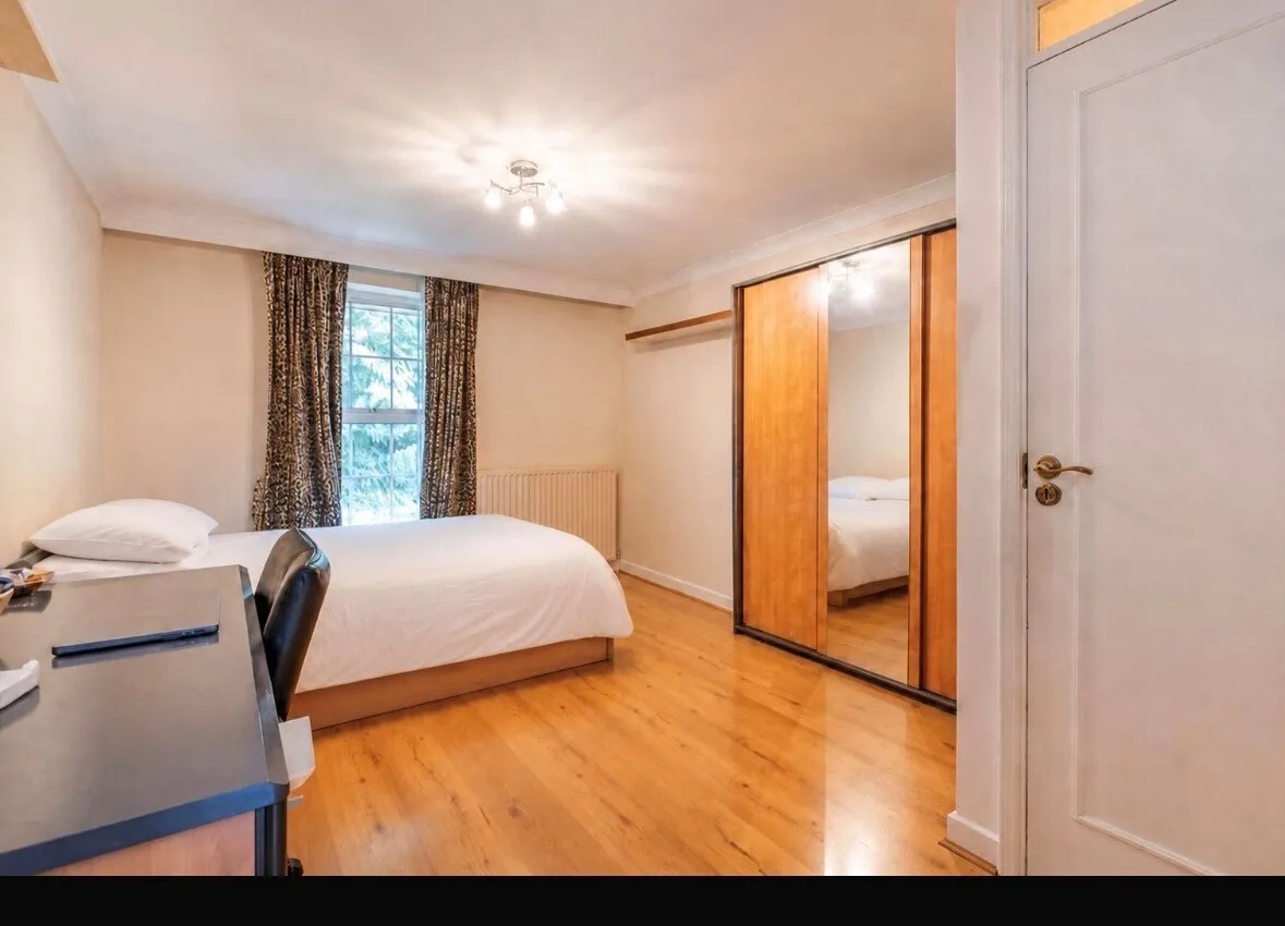 Lincoln Avenue, London, SW19, photo 10