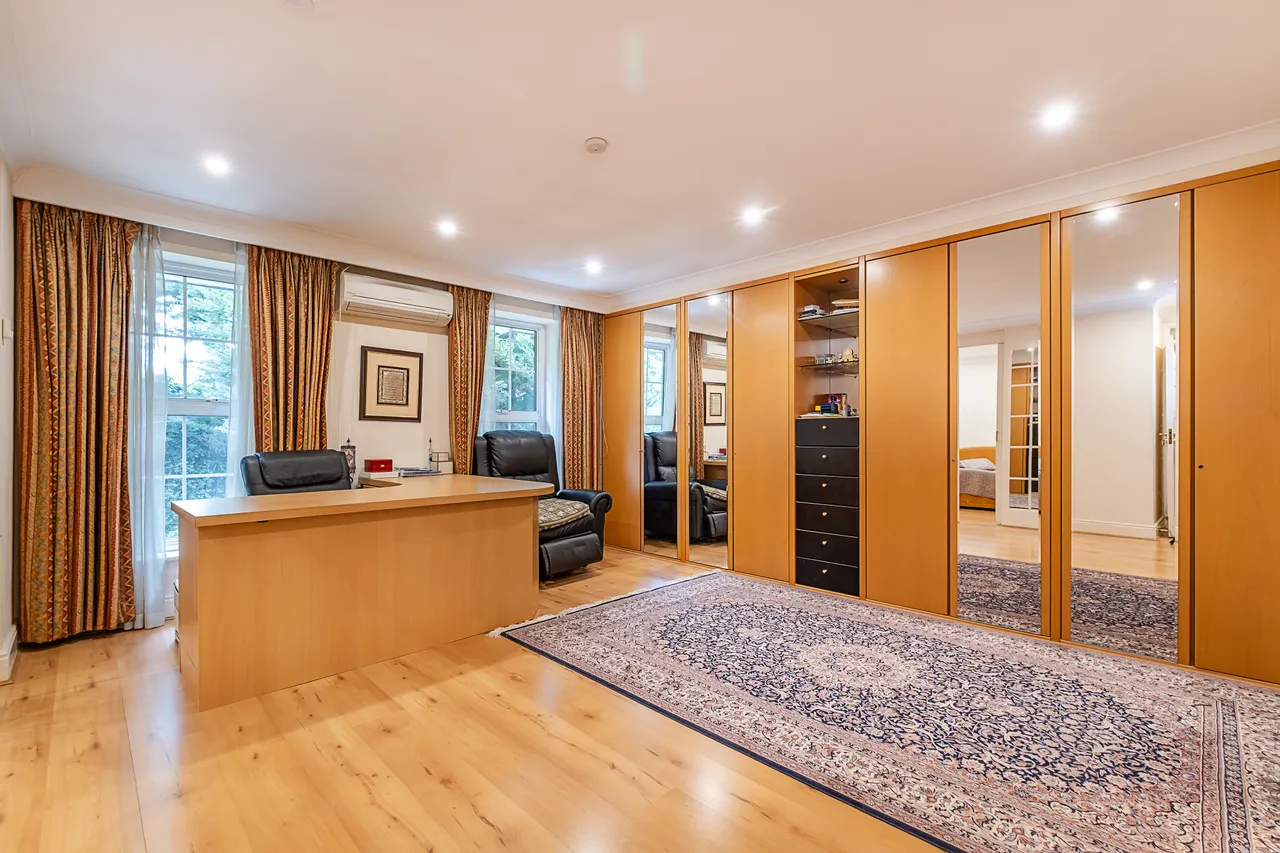 Lincoln Avenue, London, SW19, photo 6