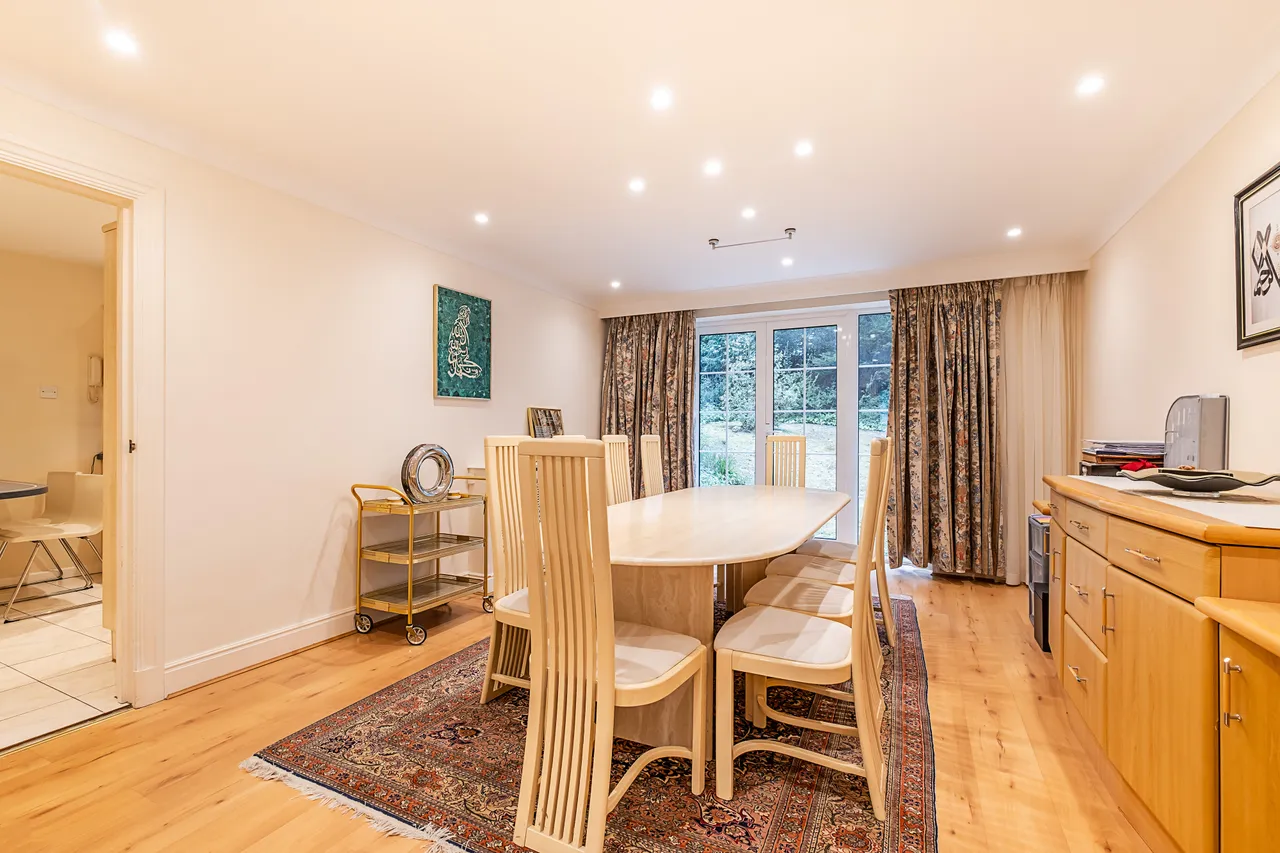 Lincoln Avenue, London, SW19, photo 9