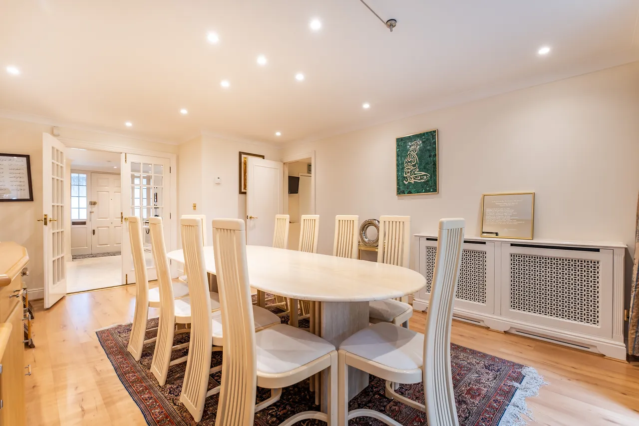 Lincoln Avenue, London, SW19, photo 8