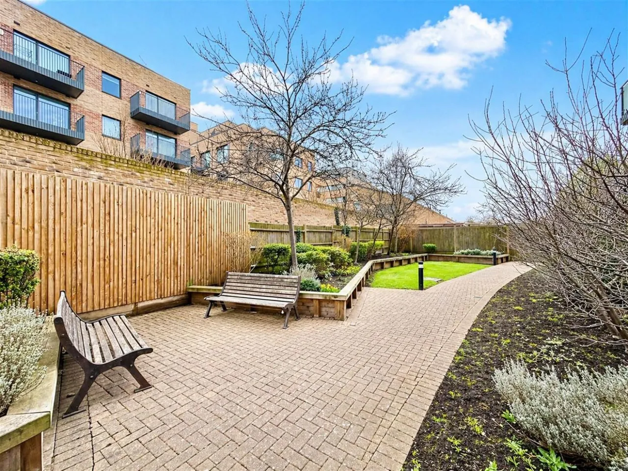 North Drive, Hounslow, TW3, photo 9