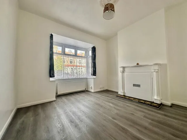 3 bed house to rent, Faircross Avenue, IG11