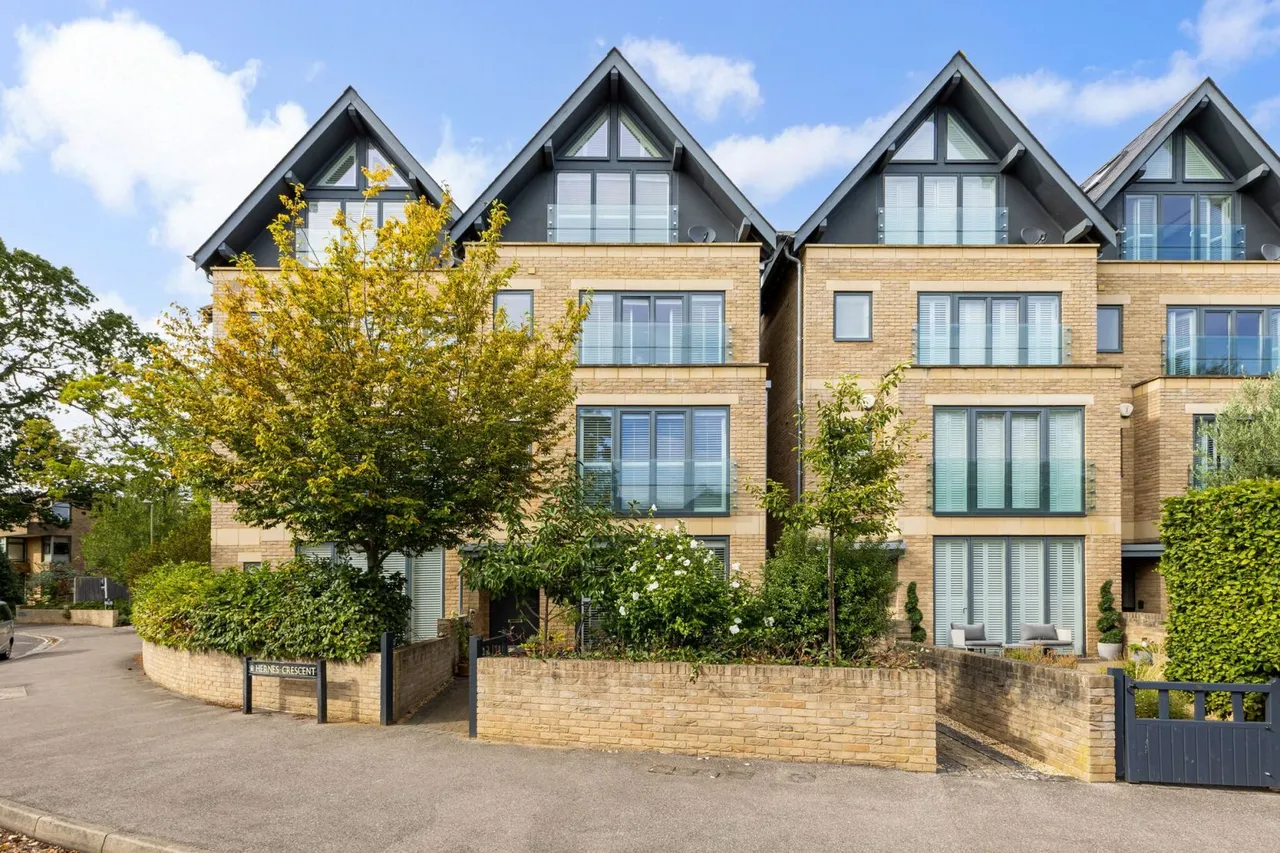 5 bed property for sale — Henley Court, 3 Hernes Crescent, North Oxford, OX2 7PS