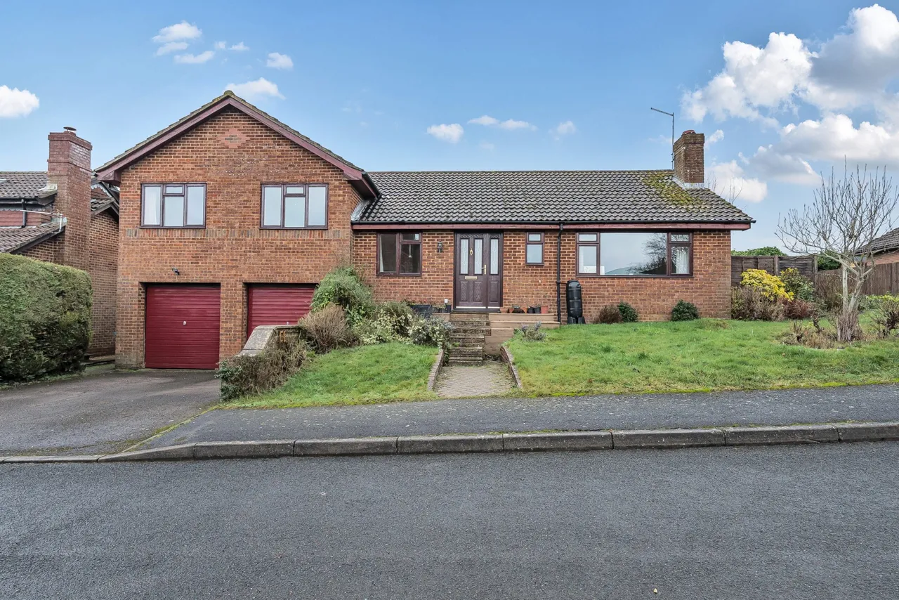 4 bed house for sale — Waverley Close, Odiham, Hampshire, RG29 1AT