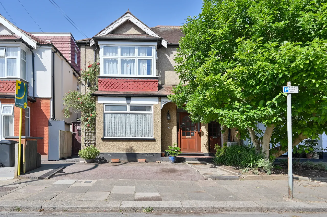 2 bed flat for sale — 76 Radnor Road, Harrow
