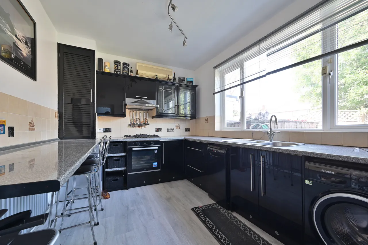 76 Radnor Road, Harrow, photo 4