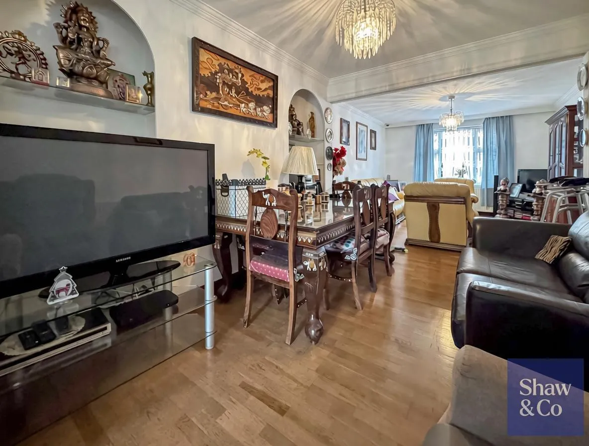 Chatsworth Crescent, Hounslow, photo 4