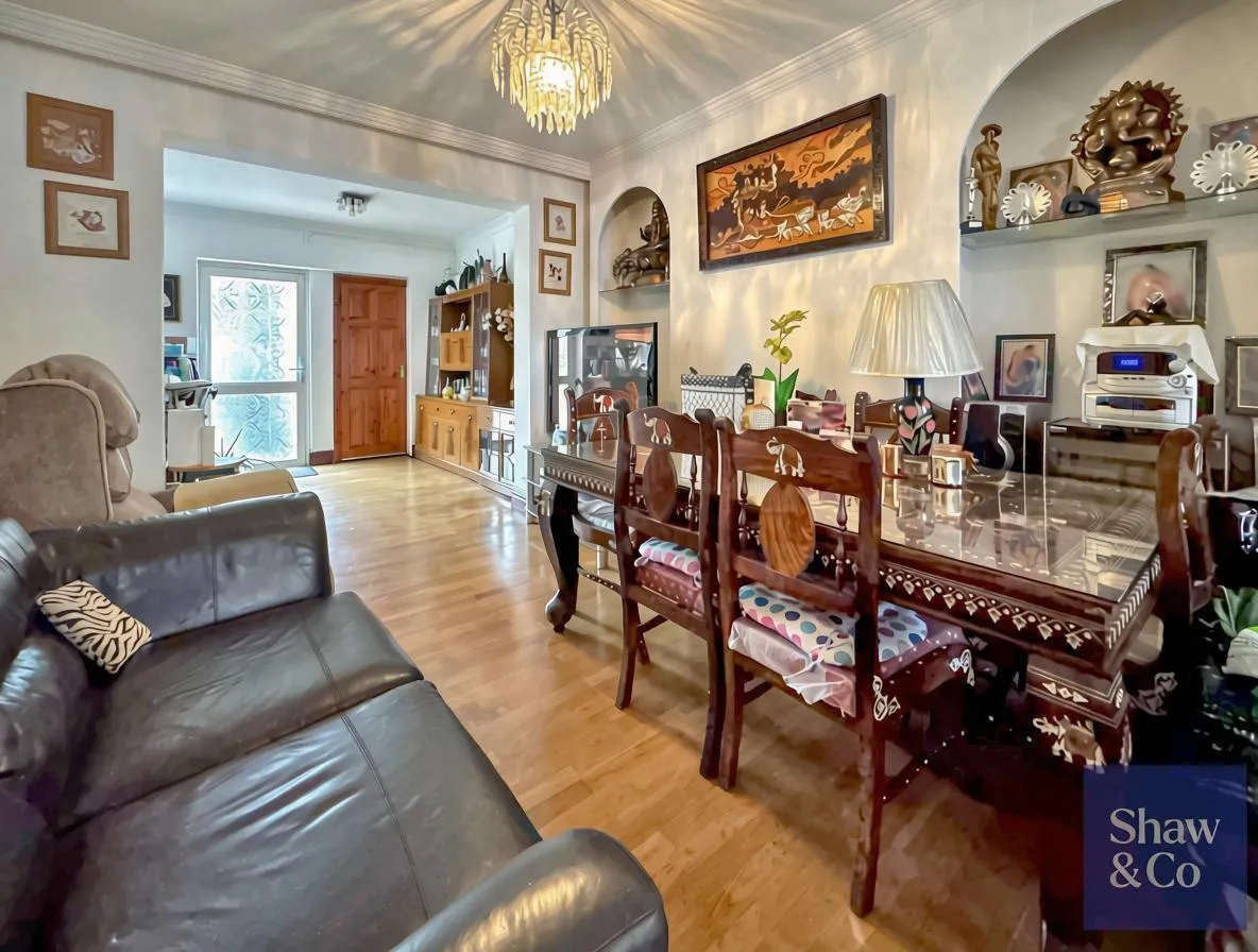 Chatsworth Crescent, Hounslow, photo 3
