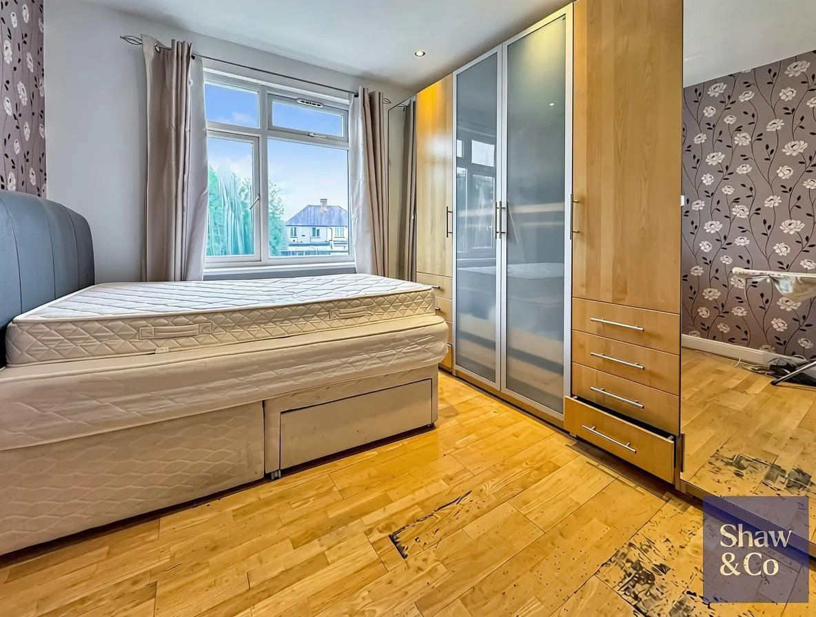 Chatsworth Crescent, Hounslow, photo 8