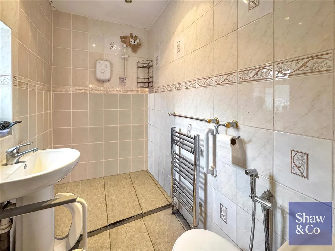 Chatsworth Crescent, Hounslow, photo 11