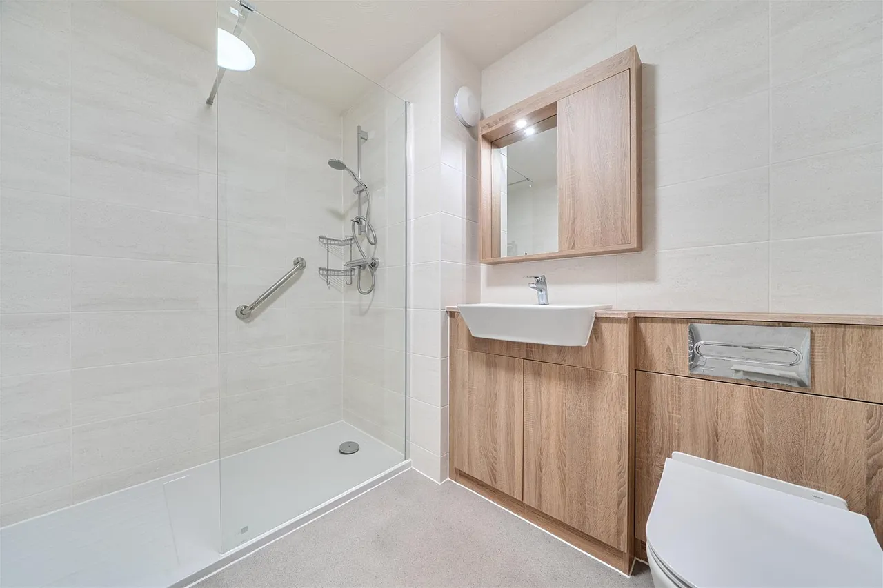 Great Tattenhams, Epsom, KT18, photo 11
