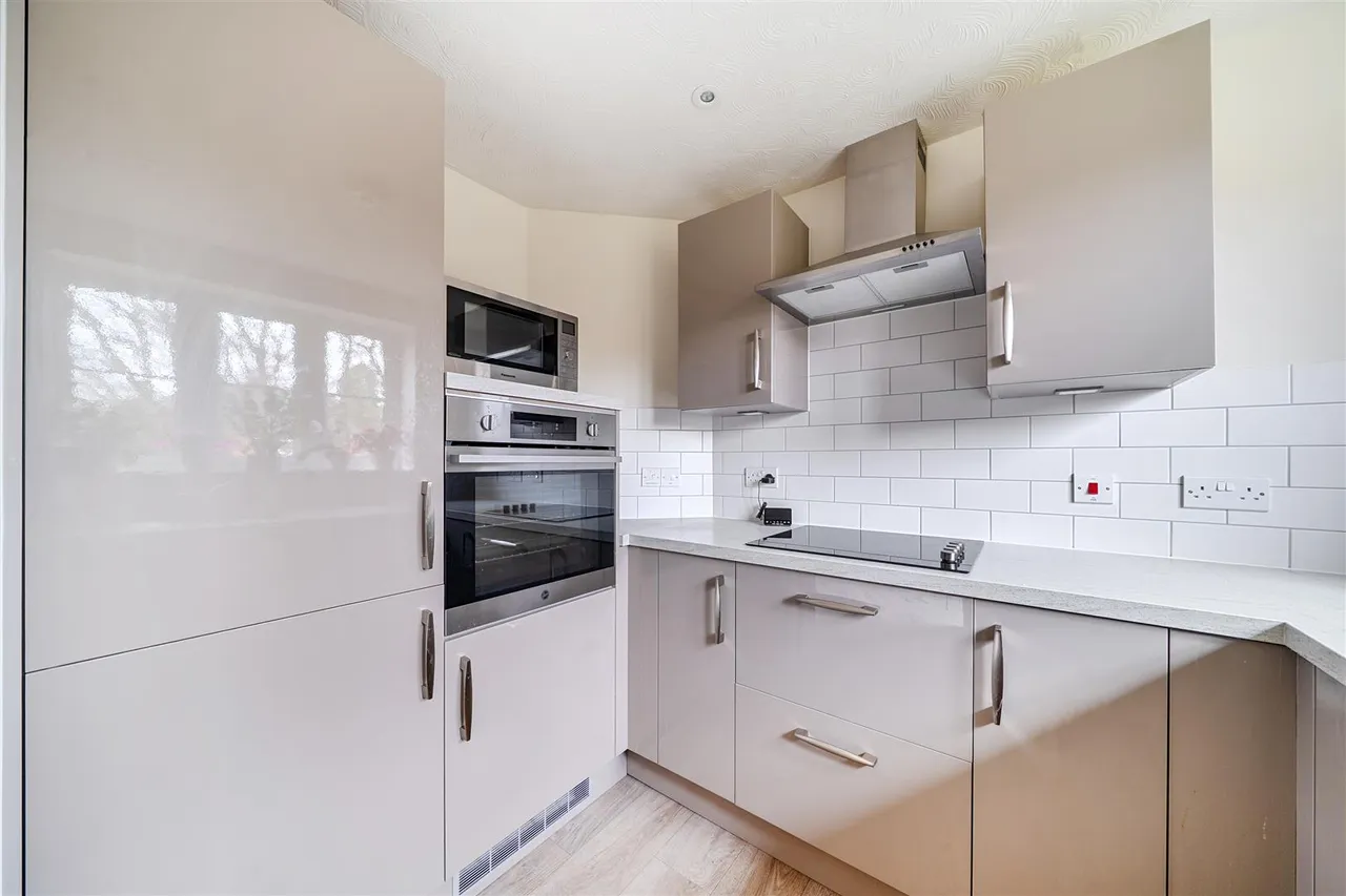 Great Tattenhams, Epsom, KT18, photo 7