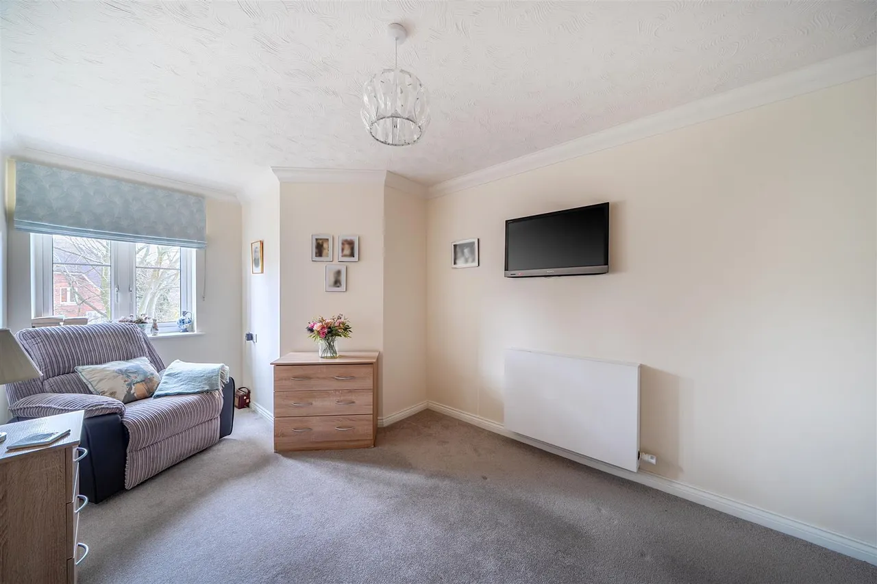 Great Tattenhams, Epsom, KT18, photo 8