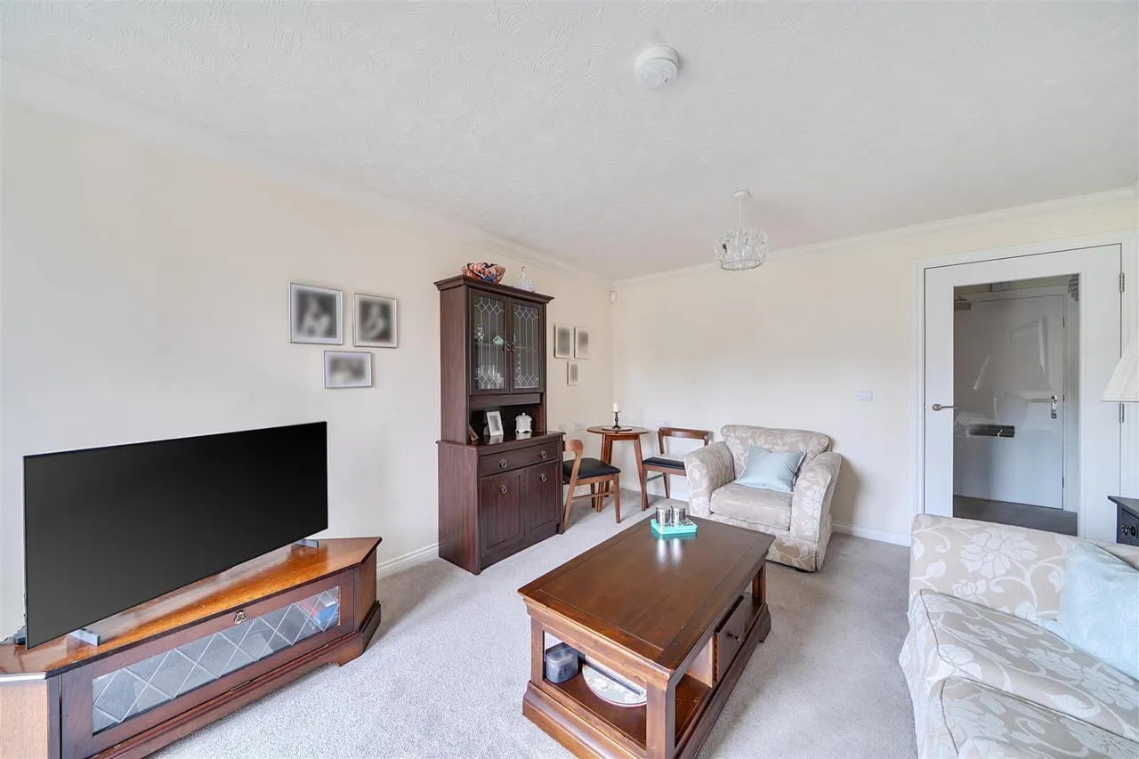Great Tattenhams, Epsom, KT18, photo 5