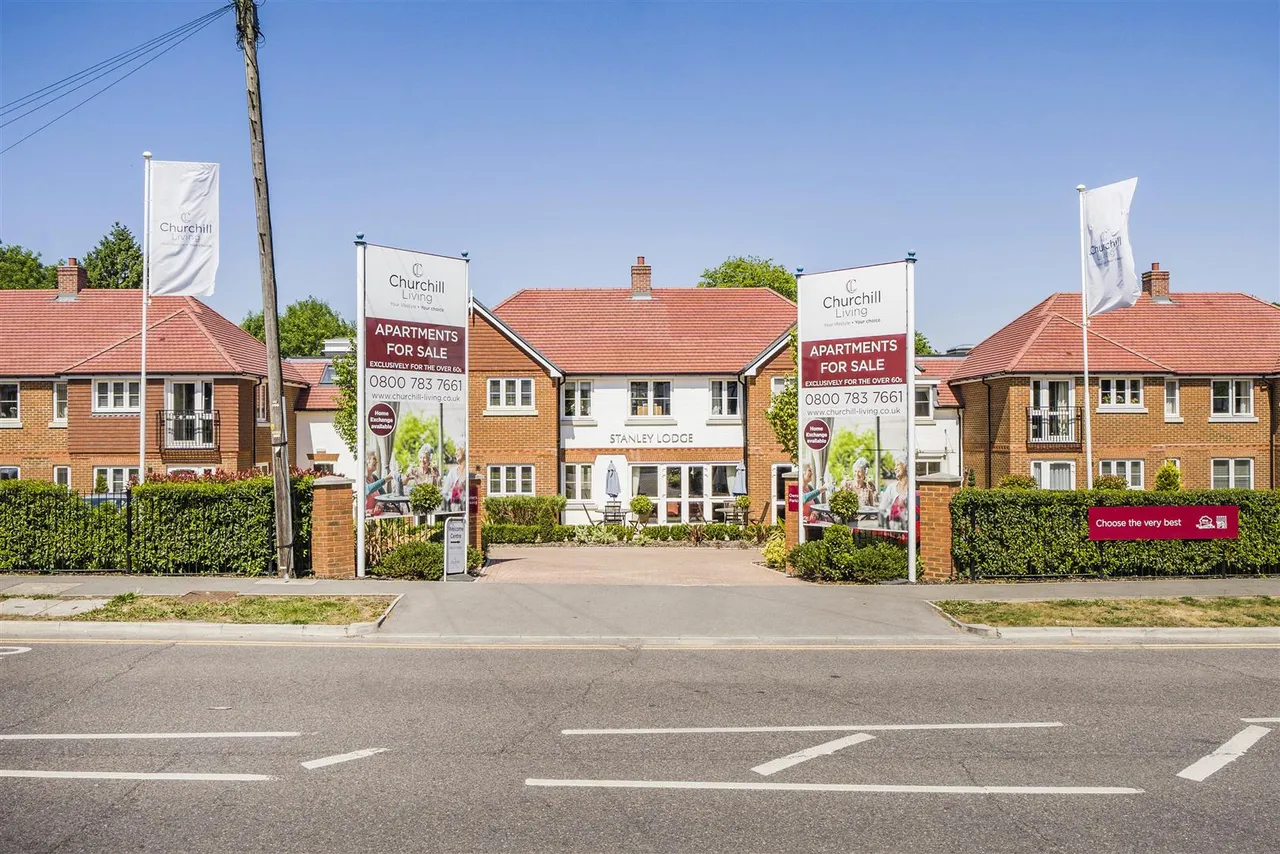Great Tattenhams, Epsom, KT18, photo 17