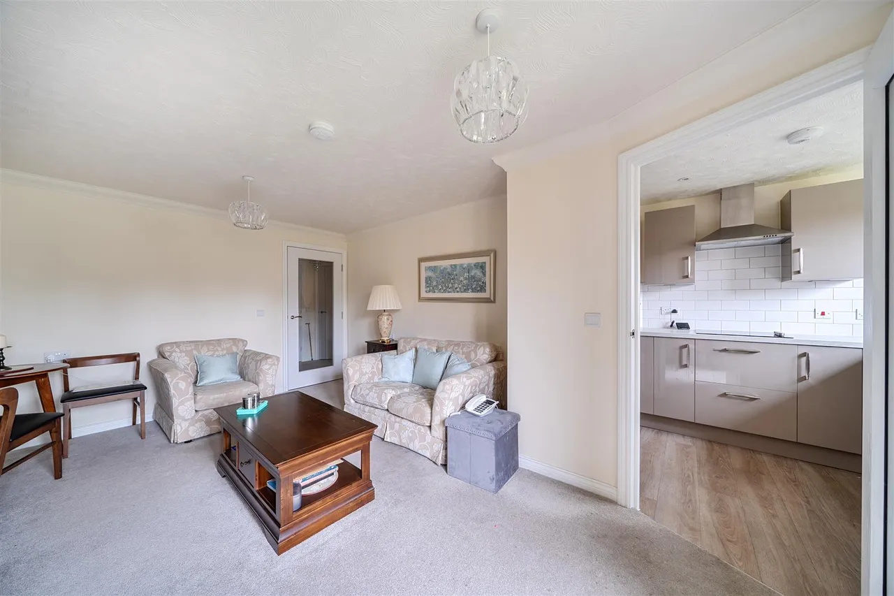 Great Tattenhams, Epsom, KT18, photo 4