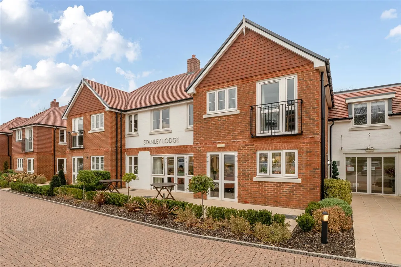 Great Tattenhams, Epsom, KT18, photo 16
