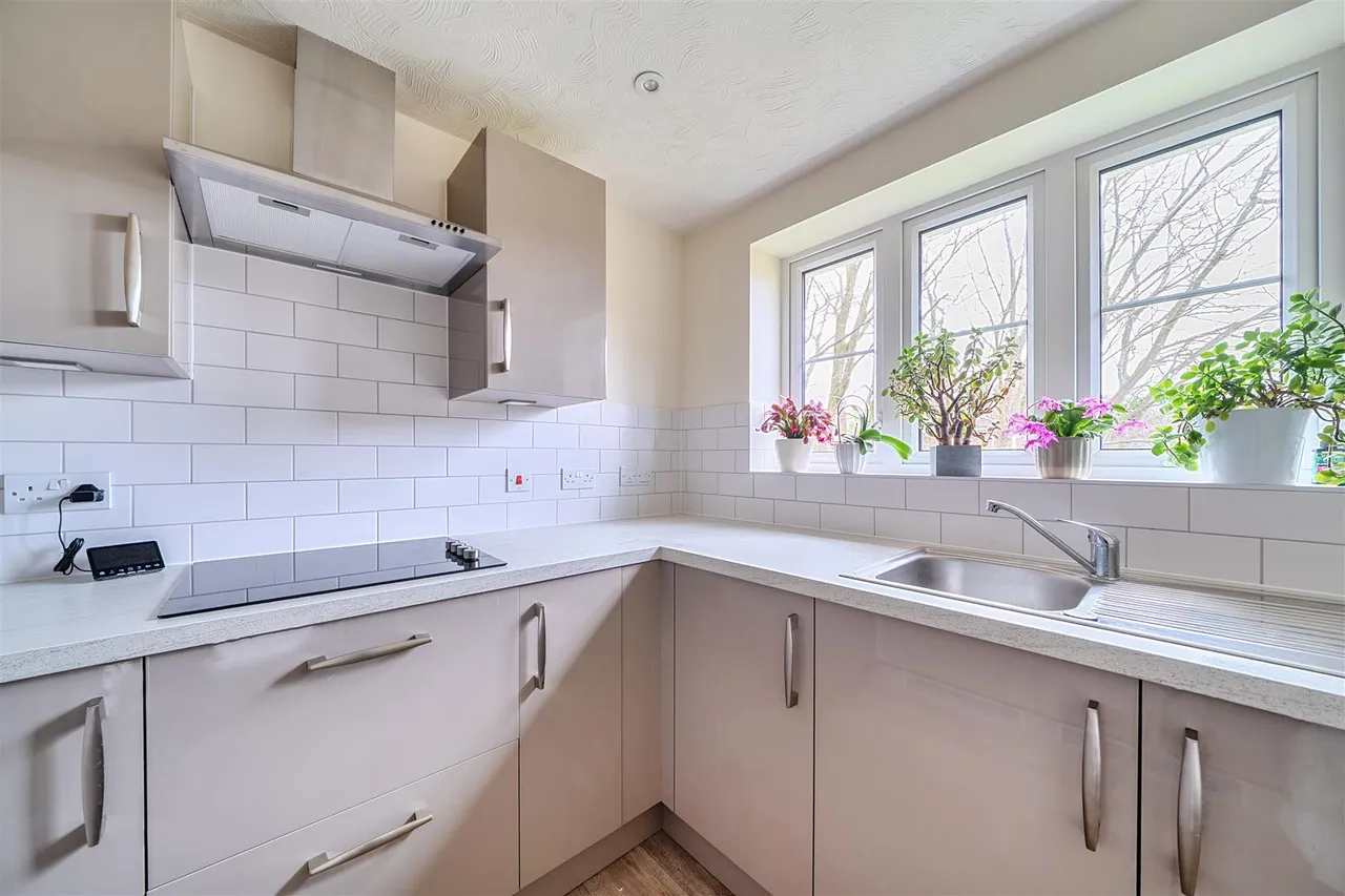 Great Tattenhams, Epsom, KT18, photo 6