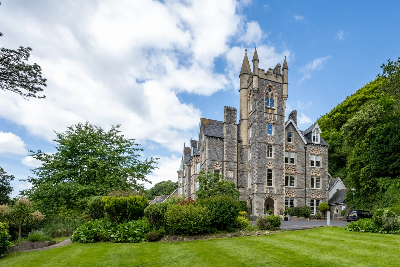 2 bed flat for sale — Langland Bay Manor, Langland, Swansea, SA3