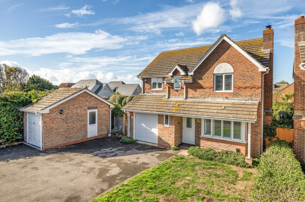 4 bed property for sale, Wilton Close, Bracklesham Bay, PO20