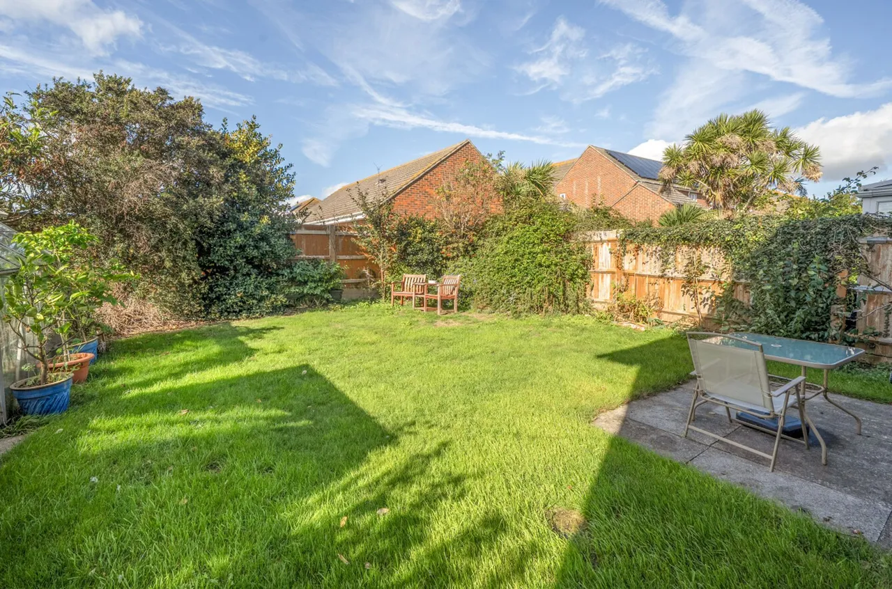 Wilton Close, Bracklesham Bay, PO20, photo 16