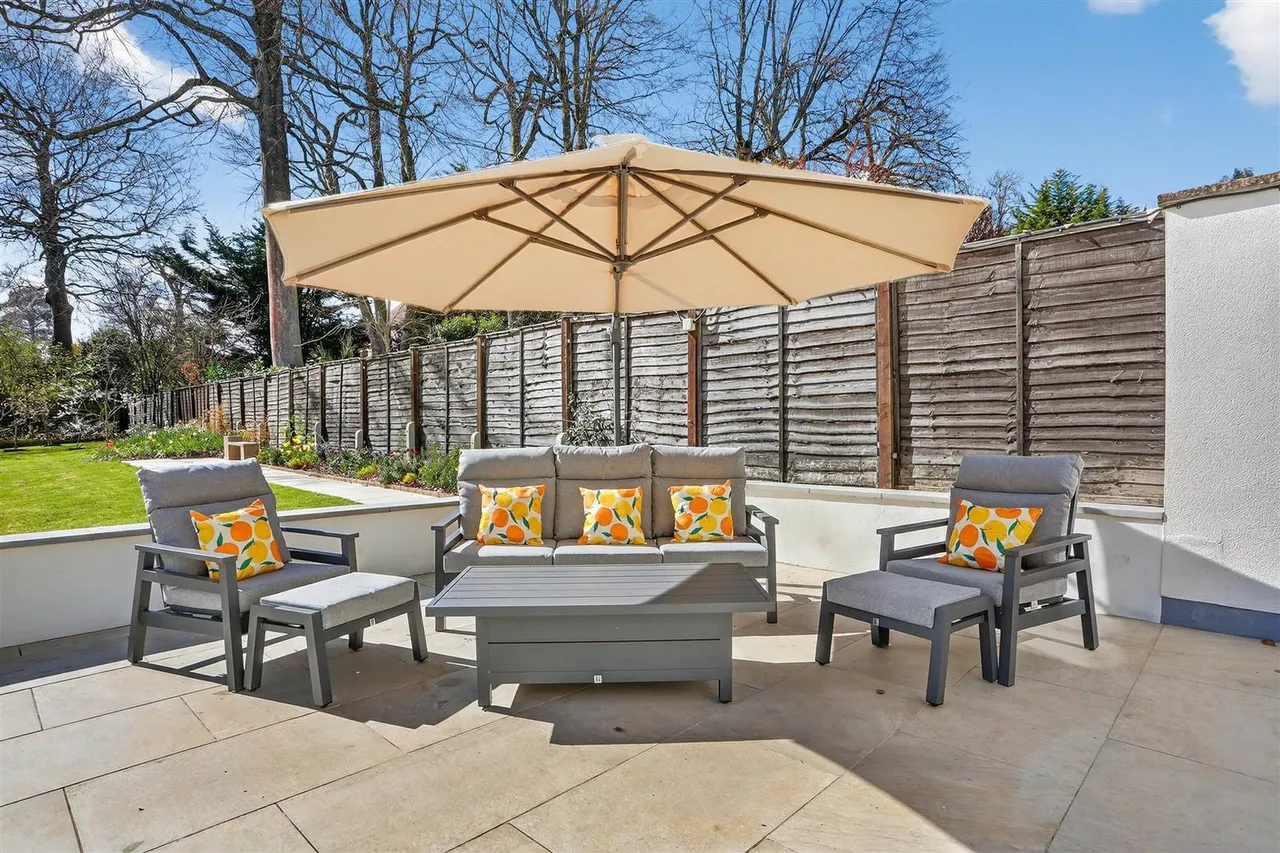 Downs Wood, Epsom, KT18 5UH, photo 18