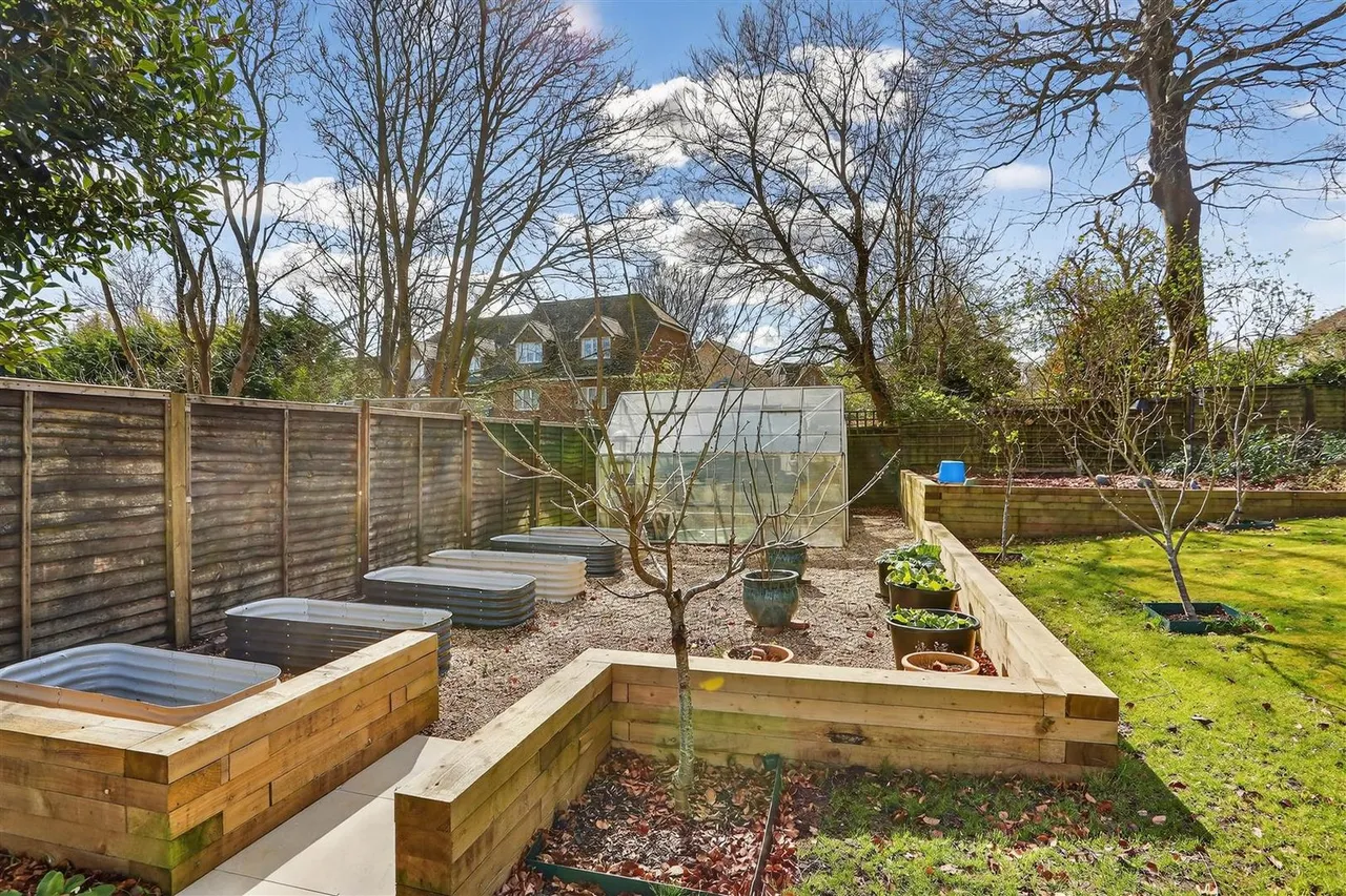Downs Wood, Epsom, KT18 5UH, photo 21