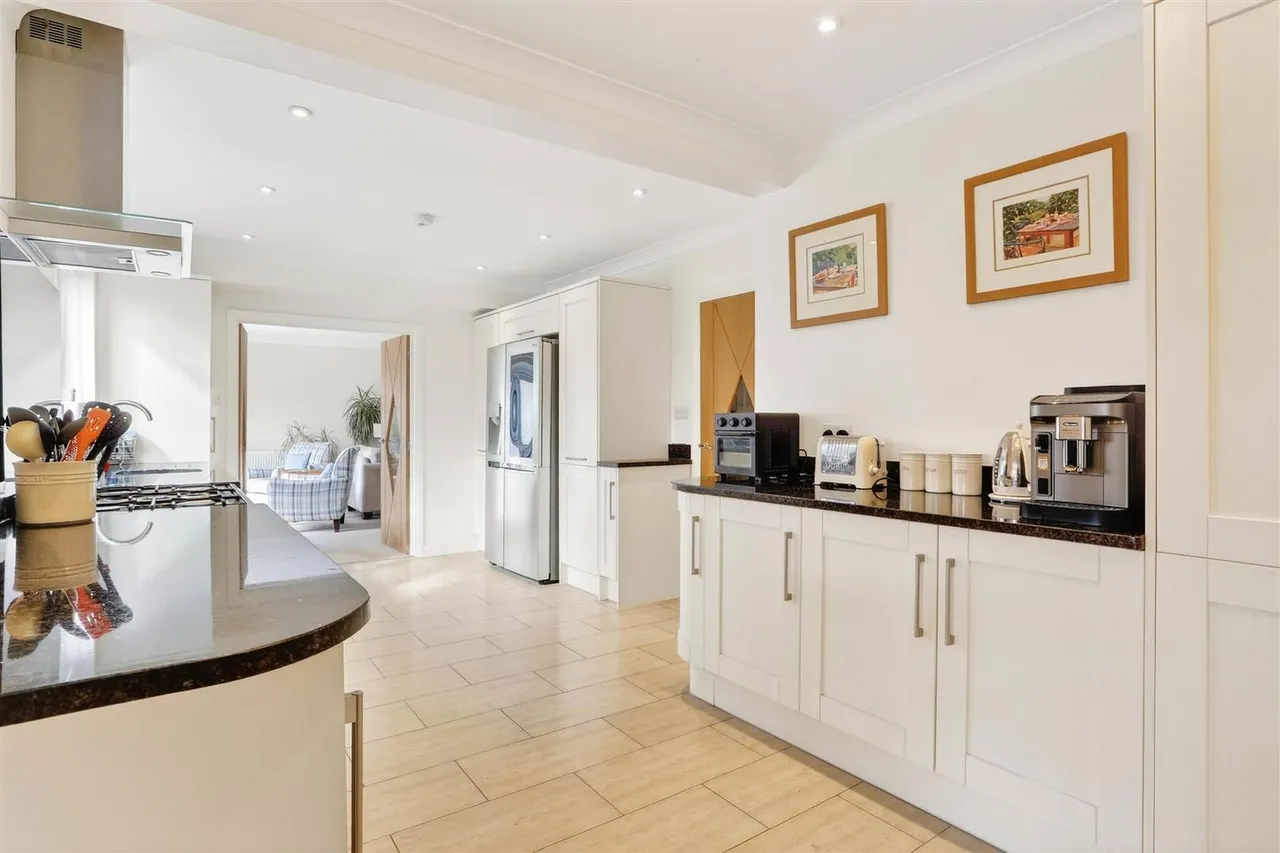 Downs Wood, Epsom, KT18 5UH, photo 13