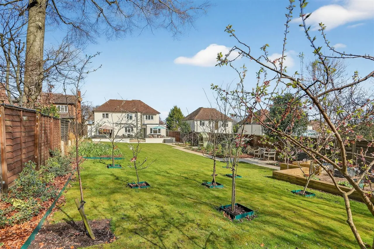Downs Wood, Epsom, KT18 5UH, photo 19