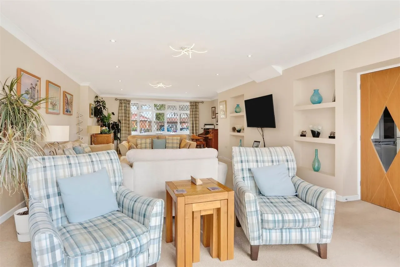 Downs Wood, Epsom, KT18 5UH, photo 9