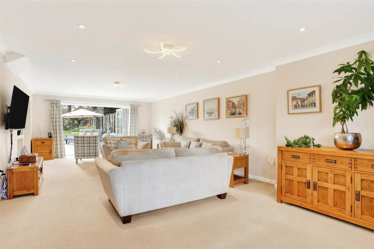 Downs Wood, Epsom, KT18 5UH, photo 8