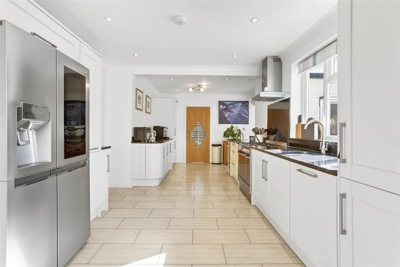 Downs Wood, Epsom, KT18 5UH, photo 12