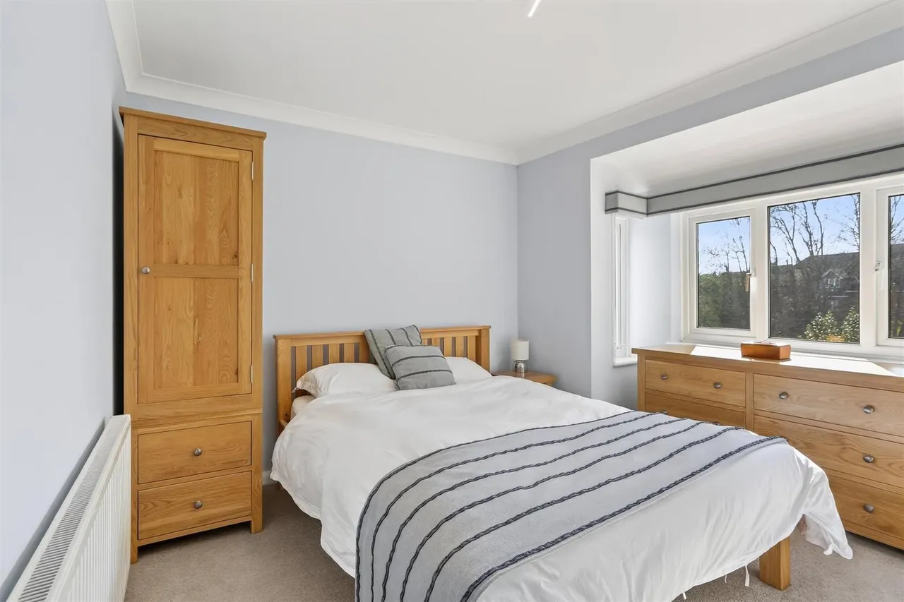 Downs Wood, Epsom, KT18 5UH, photo 27
