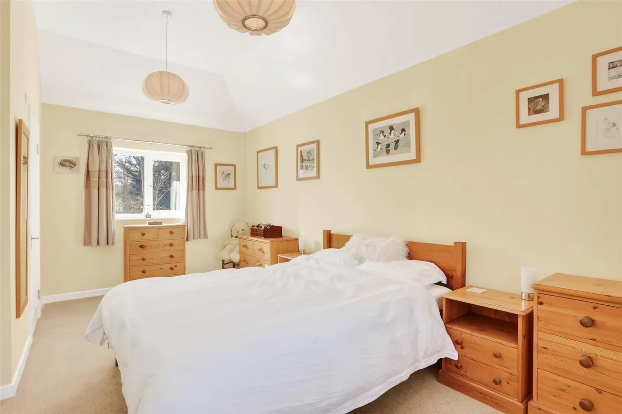 Downs Wood, Epsom, KT18 5UH, photo 30