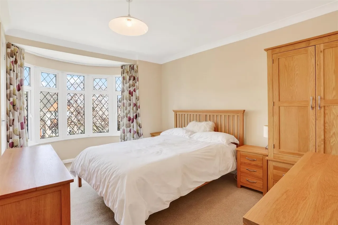 Downs Wood, Epsom, KT18 5UH, photo 38