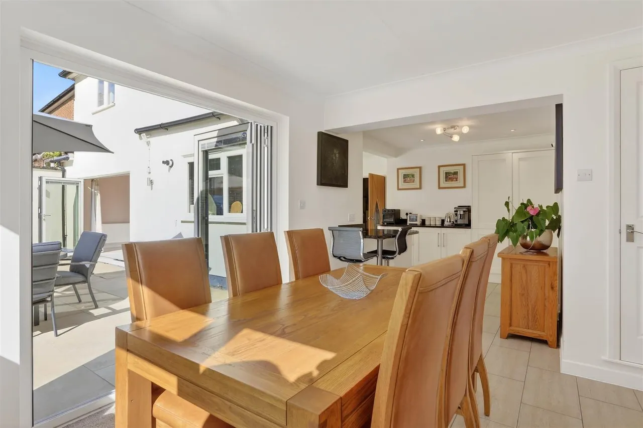 Downs Wood, Epsom, KT18 5UH, photo 14