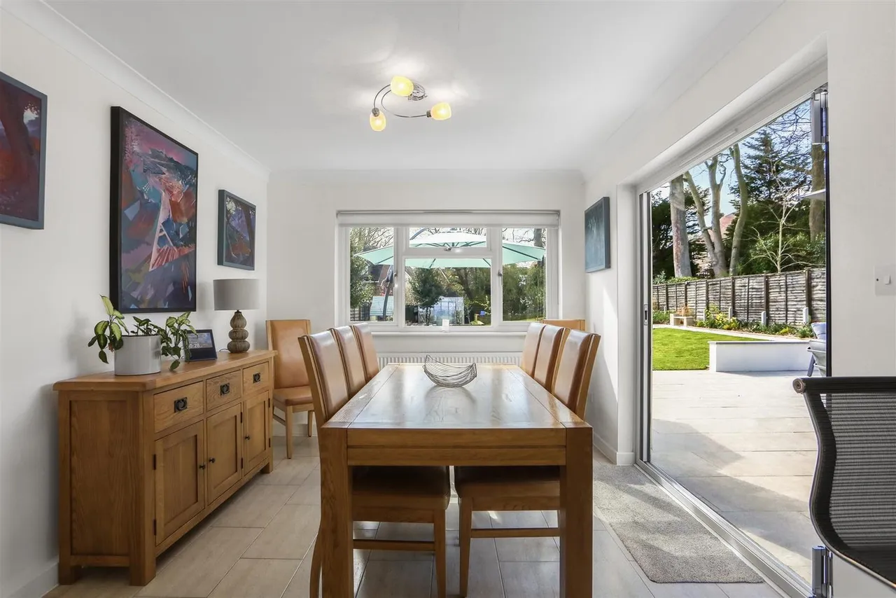 Downs Wood, Epsom, KT18 5UH, photo 15
