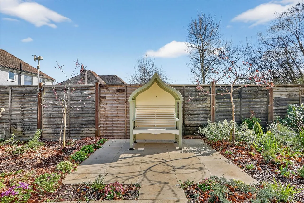 Downs Wood, Epsom, KT18 5UH, photo 24