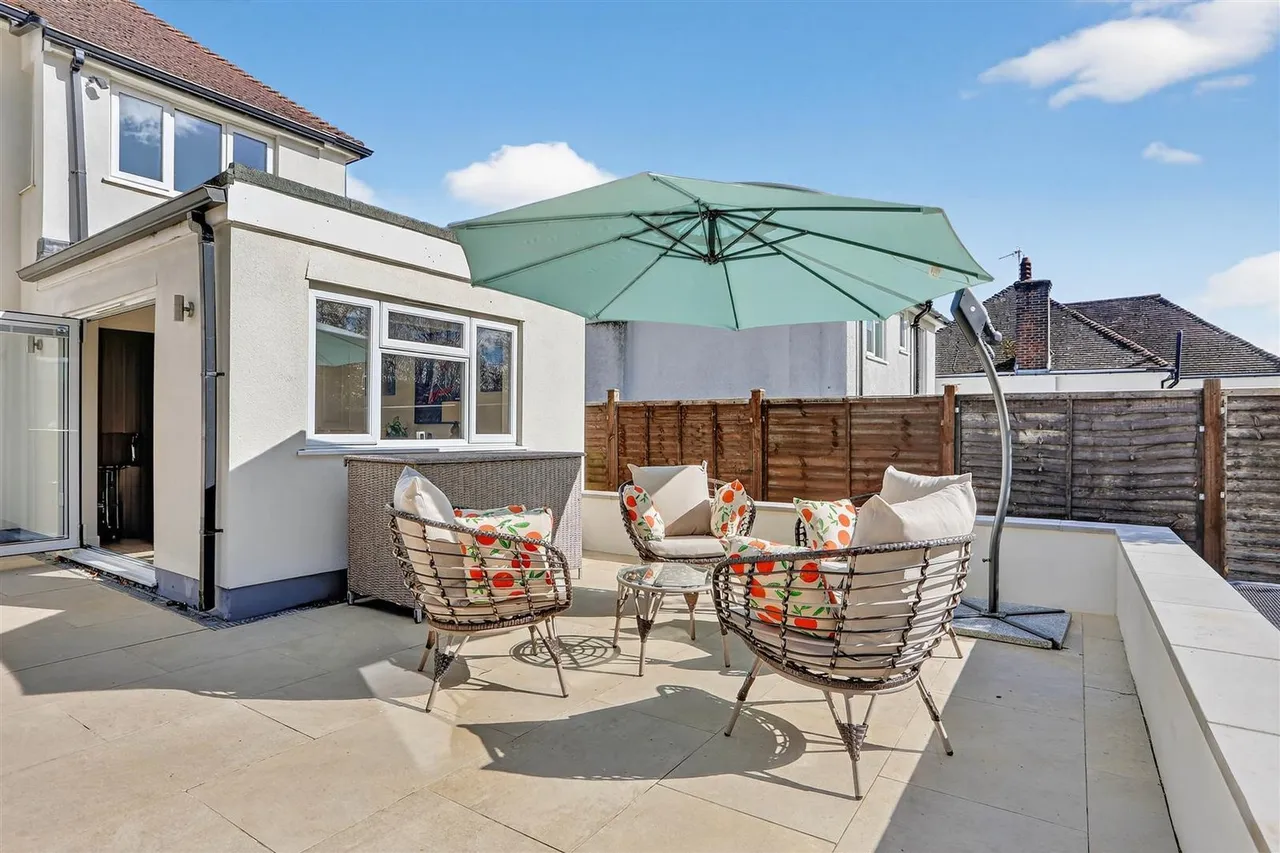 Downs Wood, Epsom, KT18 5UH, photo 26