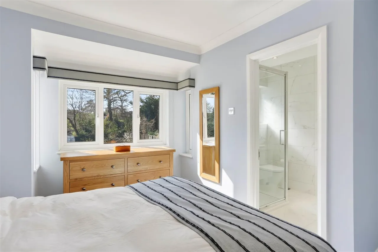 Downs Wood, Epsom, KT18 5UH, photo 28