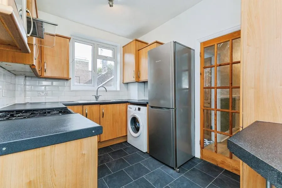 Benhill Wood Road, Sutton, SM1, photo 3