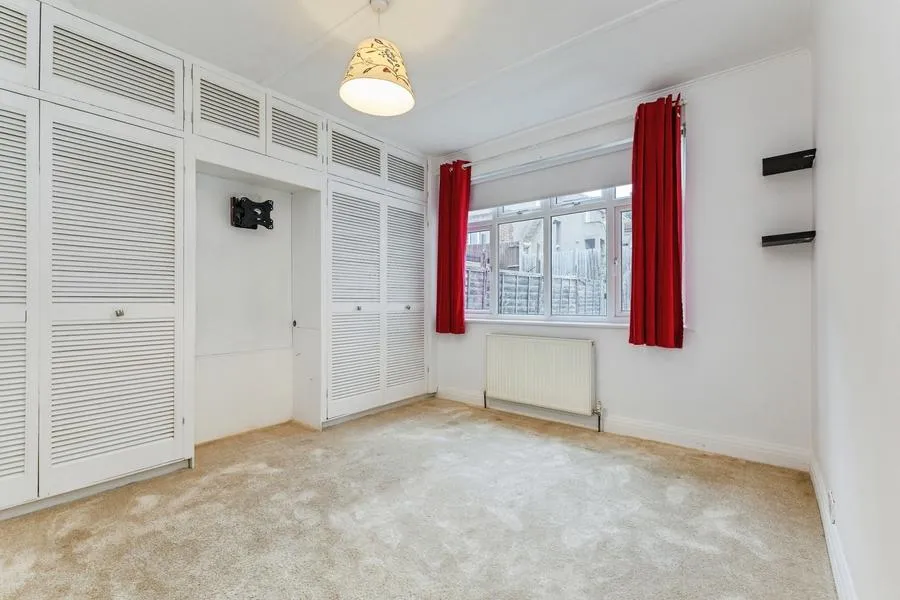 Benhill Wood Road, Sutton, SM1, photo 11
