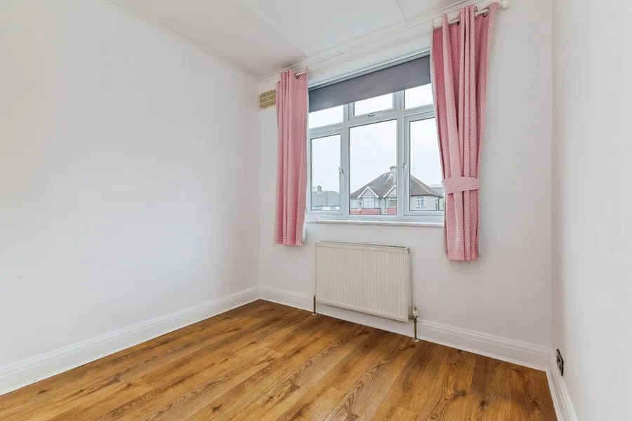 Benhill Wood Road, Sutton, SM1, photo 15