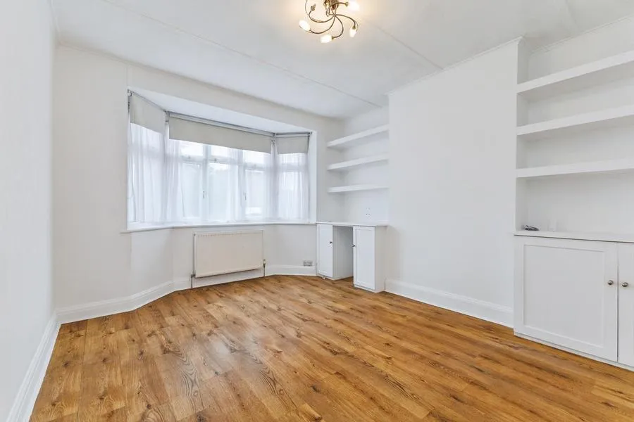 Benhill Wood Road, Sutton, SM1, photo 9